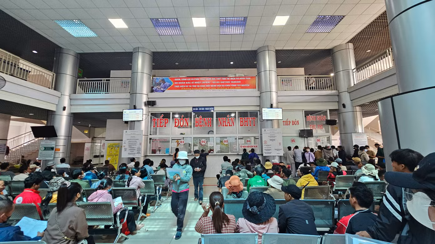Người dân đăng ký khám chữa bệnh tại BVĐK Vùng Tây Nguyên