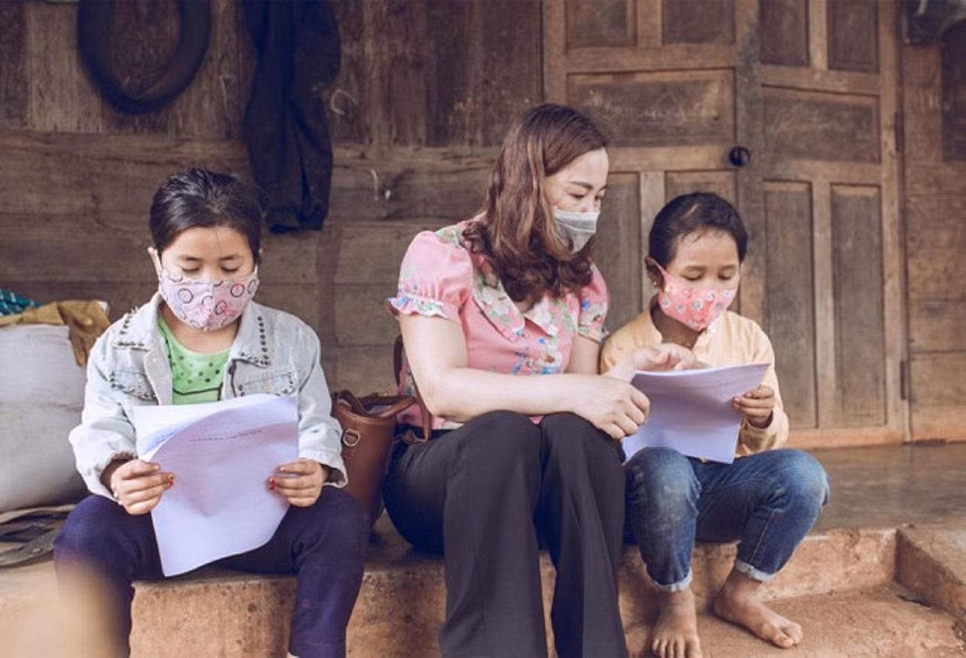 Học sinh vùng sâu, vùng xa thiếu thốn đủ bề, đang gặp nhiều khó khăn trong học tập. Ảnh: Huỳnh Thủy.