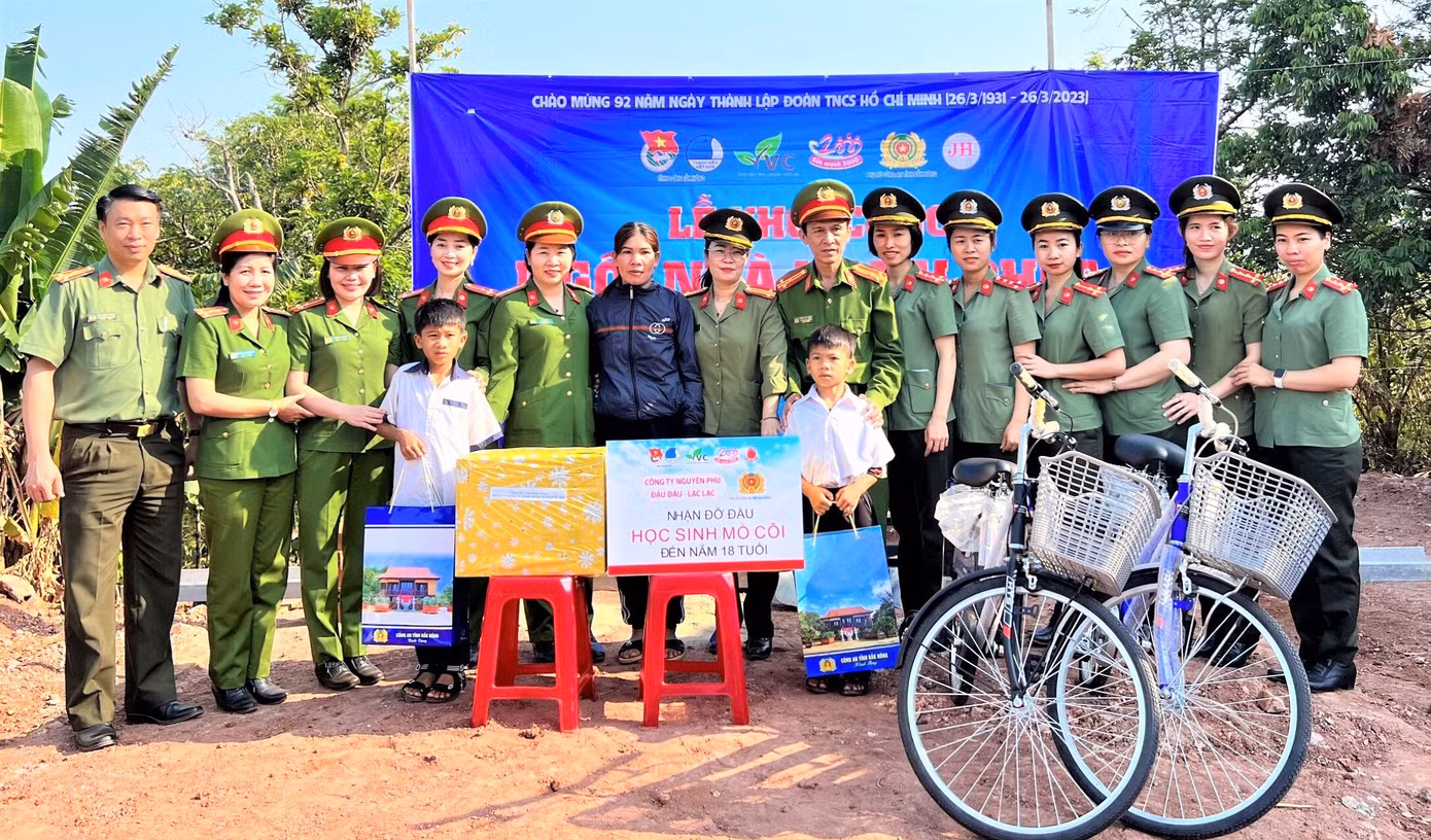 Hội phụ nữ Công an tỉnh Đắk Nông nhận đỡ đầu nhiều trẻ có hoàn cảnh đặc biệt