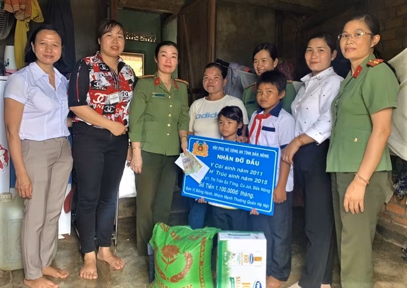 Từ năm 2022 đến nay, cấp hội phụ nữ Công an tỉnh Đắk Nông hỗ trợ 32 trẻ kém may mắn