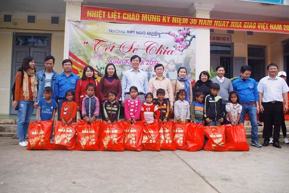Tết sớm cho trẻ em vùng cao A Rem ảnh 1
