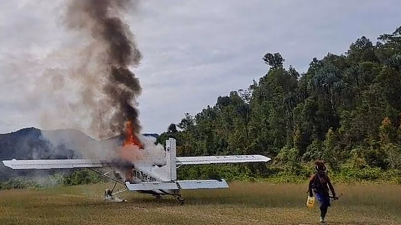 Phiến quân Papua tuyên bố đã đốt máy bay của Susi Air sau khi bắt phi công