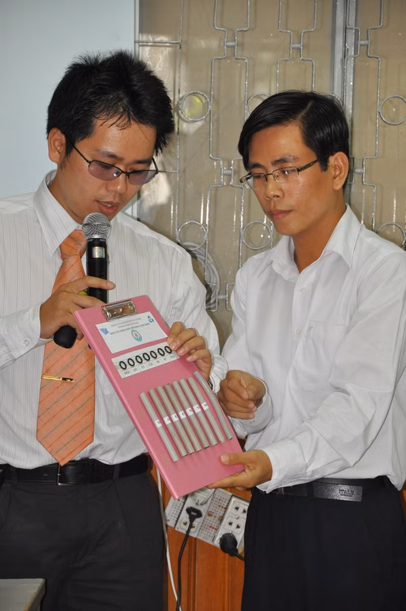 Nhóm nghiên cứu cho rằng, xăng pha methanol kém chất lượng làm các ống dẫn dễ bị phá hủy gây ra rò rỉ và chập cháy. Ảnh: Lê Nguyễn. Nhóm nghiên cứu cho rằng, xăng pha methanol kém chất lượng làm các ống dẫn dễ bị phá hủy gây ra rò rỉ và chập cháy