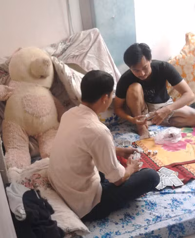  Bình đang hướng dẫn cho học viên - Ảnh: Công Nguyên