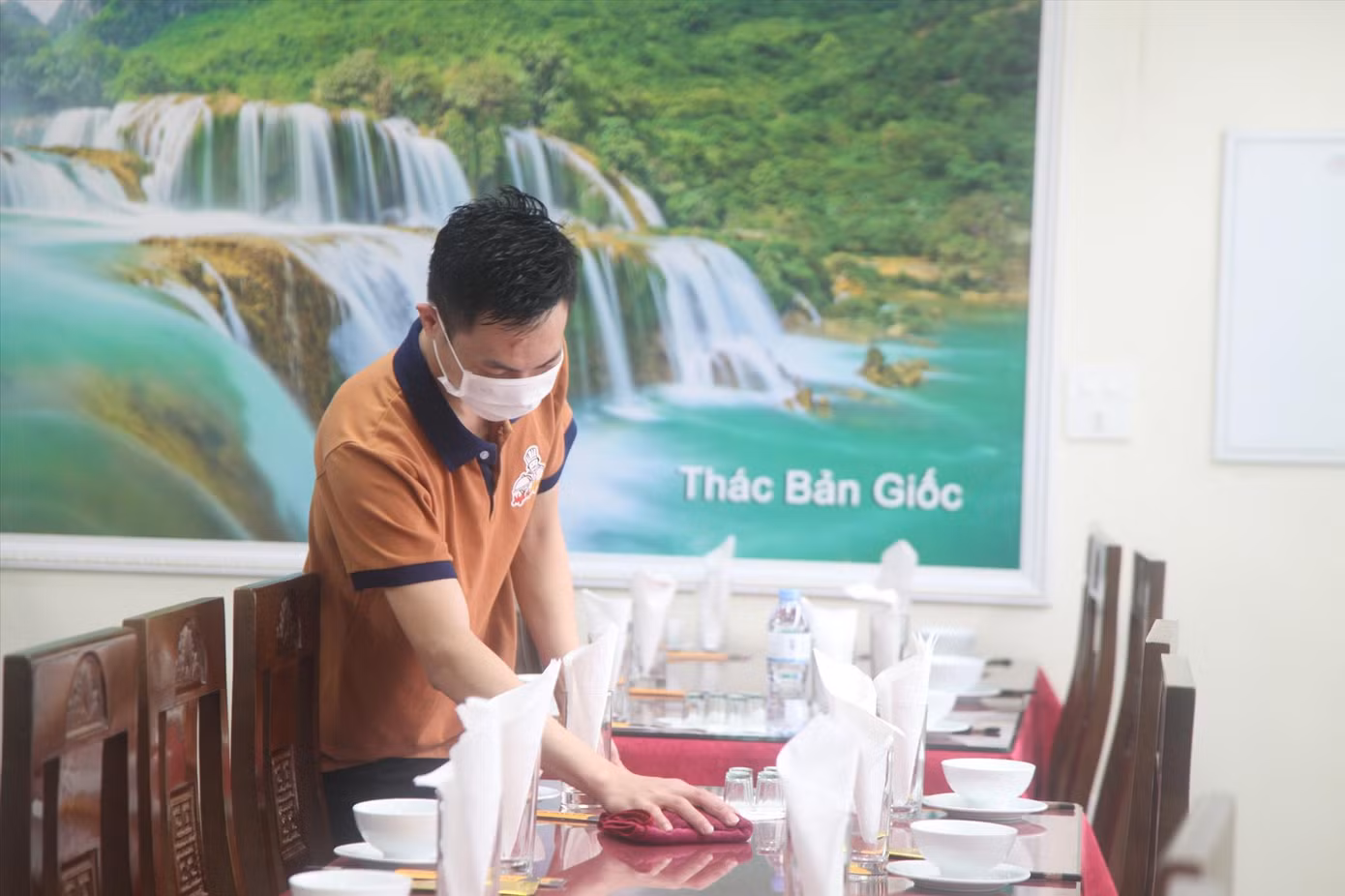 Nhiều nhà hàng, quán ăn ở Bắc Ninh và Bắc Giang khát lao động khi mở cửa trở lại