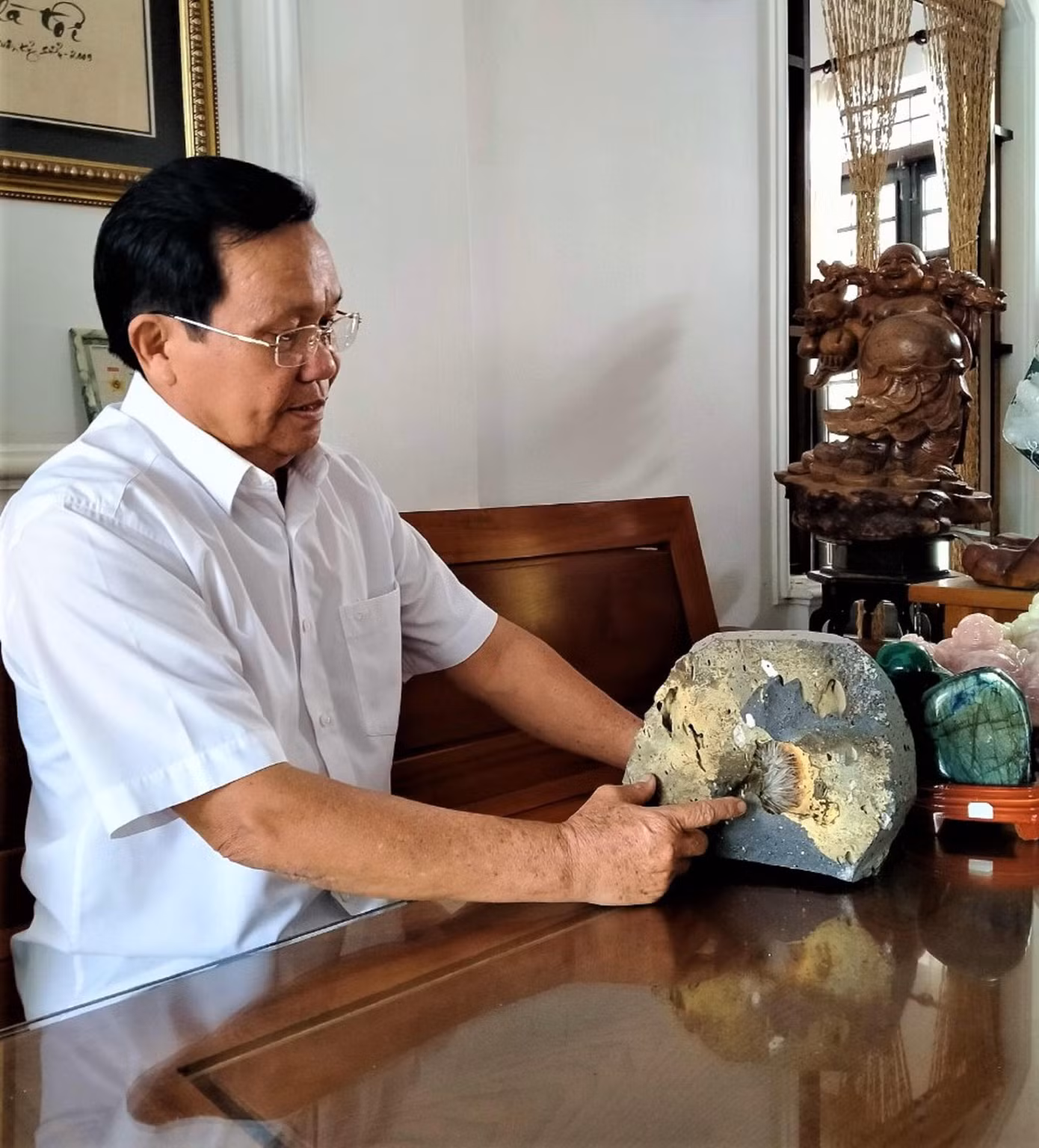Ông Tiếng bên hoa đá Ưu đàm