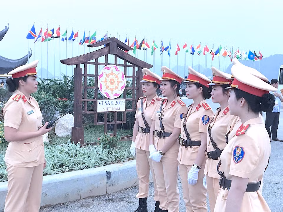 Những ‘bông hồng thép’ ở Đại lễ Vesak ảnh 3