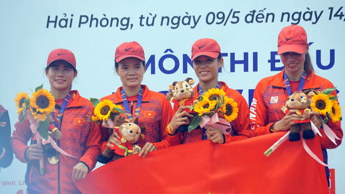 Bốn nữ VĐV giành HCV gồm: Hồ Thị Lý, Lương Thị Thảo, Nguyễn Thị Giang và Phạm Thị Thảo đã bỏ xa đối thủ tuyển Indonesia 7 giây.