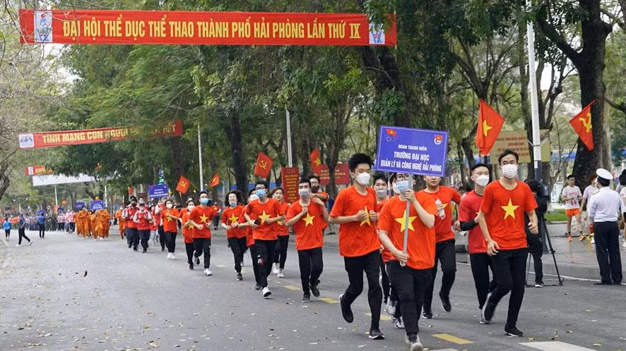 Ngày chạy Olympic vì sức khỏe toàn dân đã thu hút hàng nghìn thanh niên, bạn trẻ thành phố tham gia. Kết thúc ngày chạy, ban tổ chức đã trao 20 giải xuất sắc cho tập thể, đơn vị có thành tích cao và 2 bộ huy chương ở nộin dung nam nữ trong Giải chạy Việt dã.