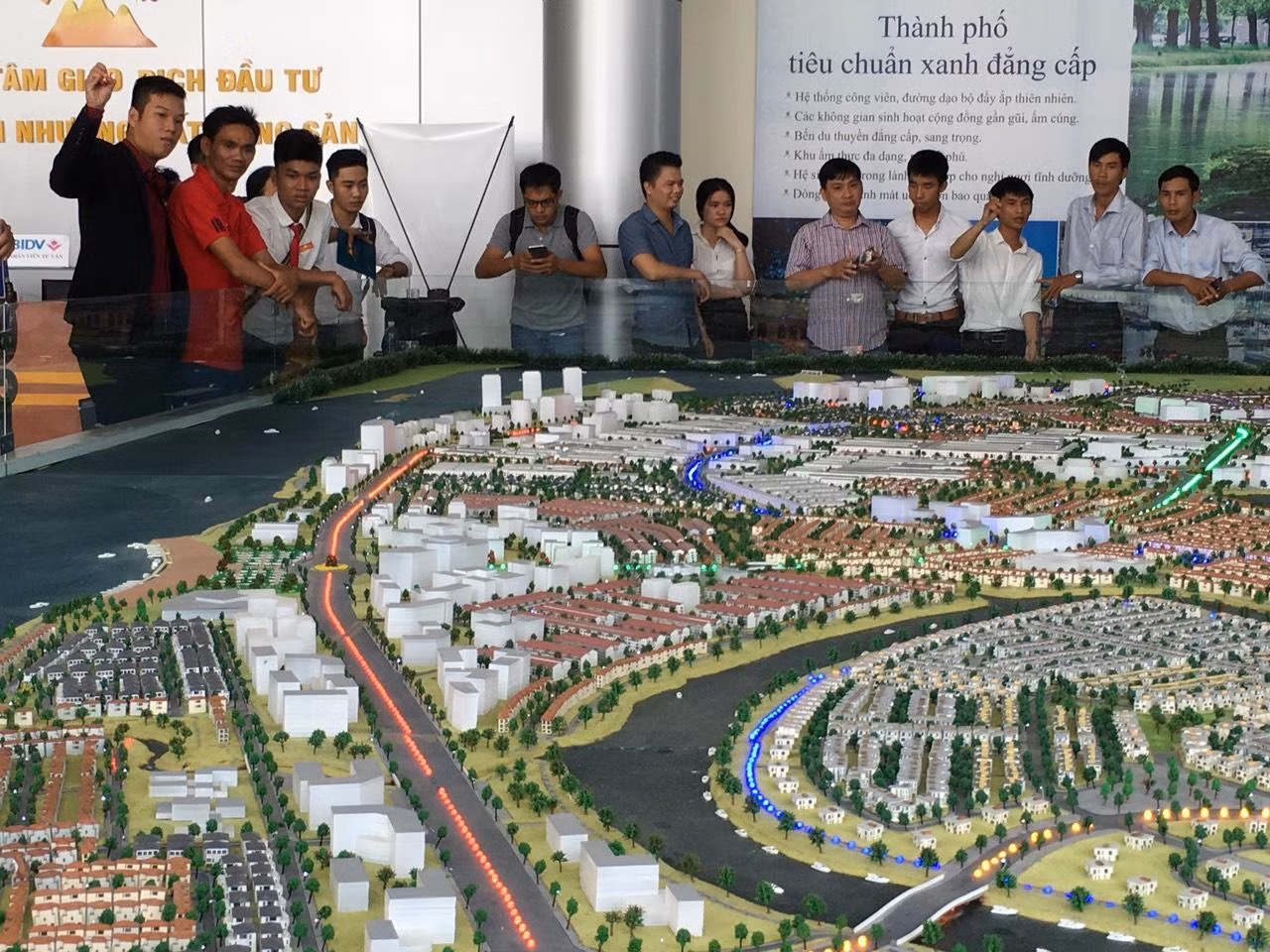 Thị trường nhà phố, biệt thự thứ cấp kém sôi động, đã có hiện tượng giảm giá bán cục bộ ở một số dự án.