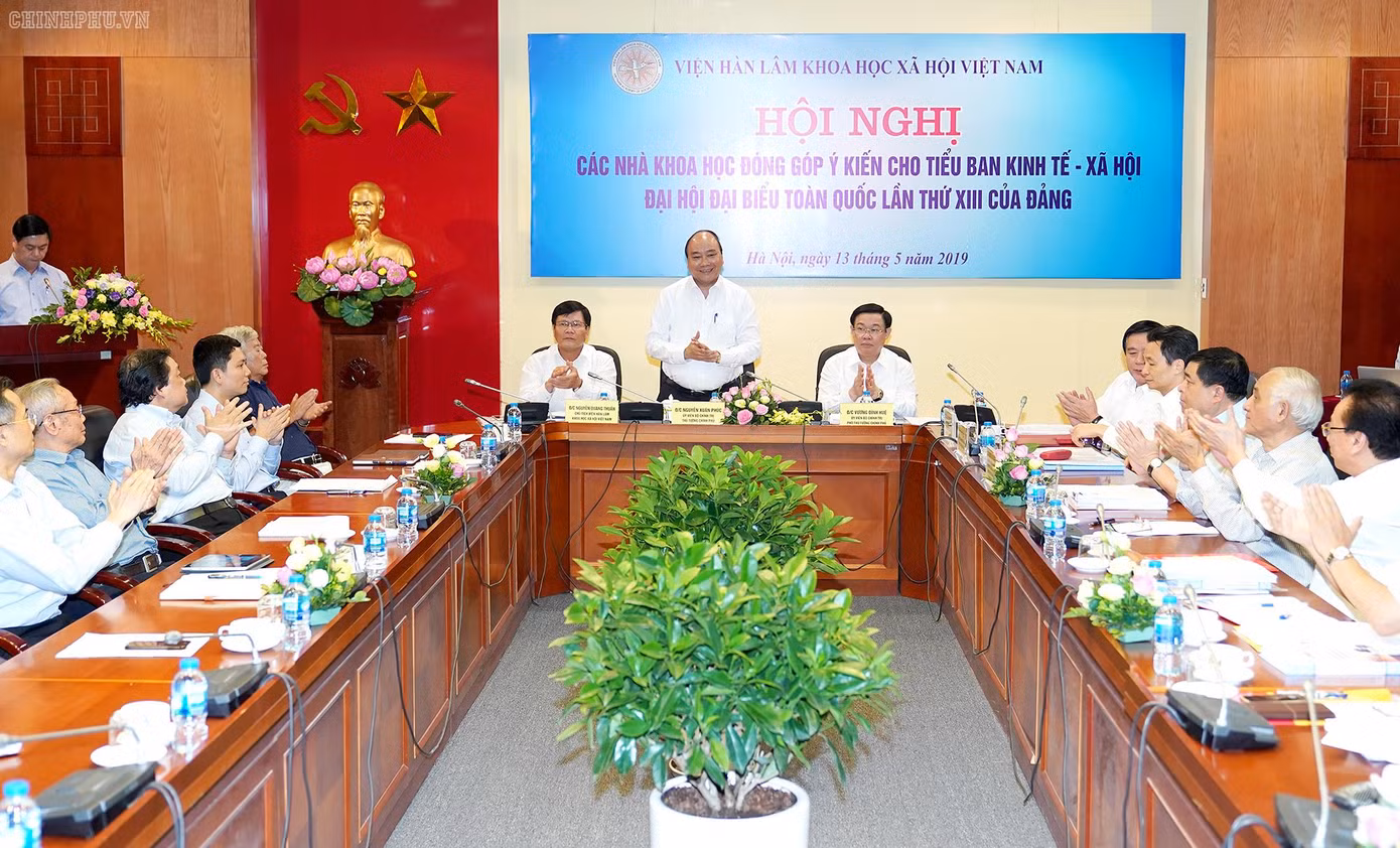 Vịnh Hạ Long bị “tấn công” ảnh 2