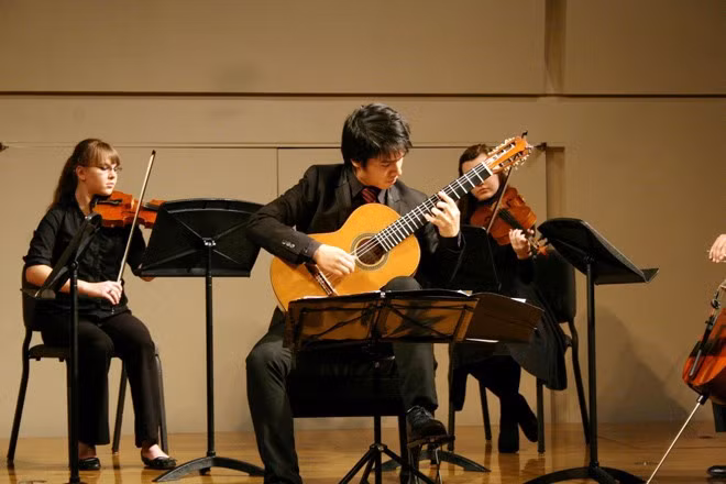 Tuấn An mong muốn sở hữu một bộ sưu tập đàn guitar 