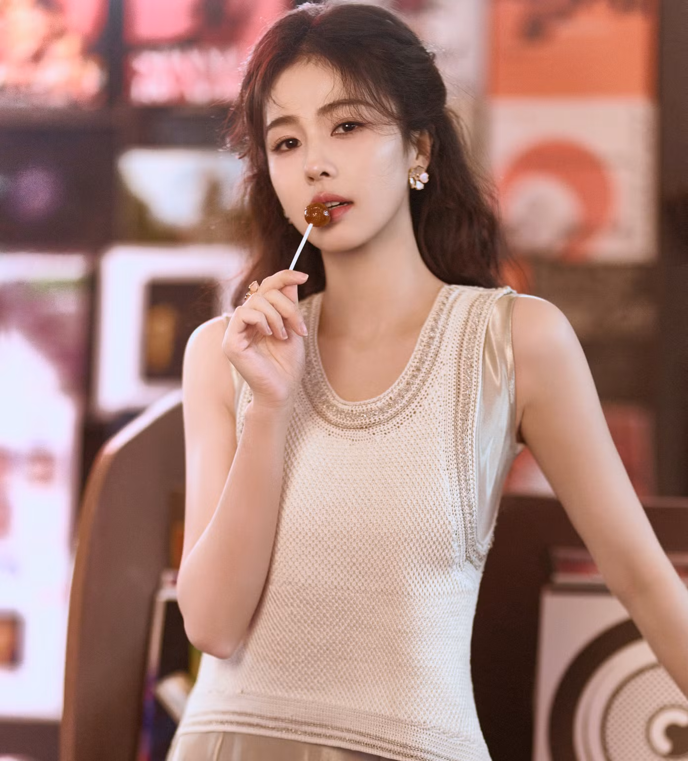 Xuất hiện nhiều trên màn ảnh, các tác phẩm đều có độ hot nhất định giúp tên tuổi Bạch Lộc nhanh chóng thăng hạng trong hai năm trở lại đây. Hiện tại, cô nằm trong nhóm tiểu hoa đán lứa sinh sau năm 1995 hot nhất cùng với Triệu Lộ Tư, Ngu Thư Hân.