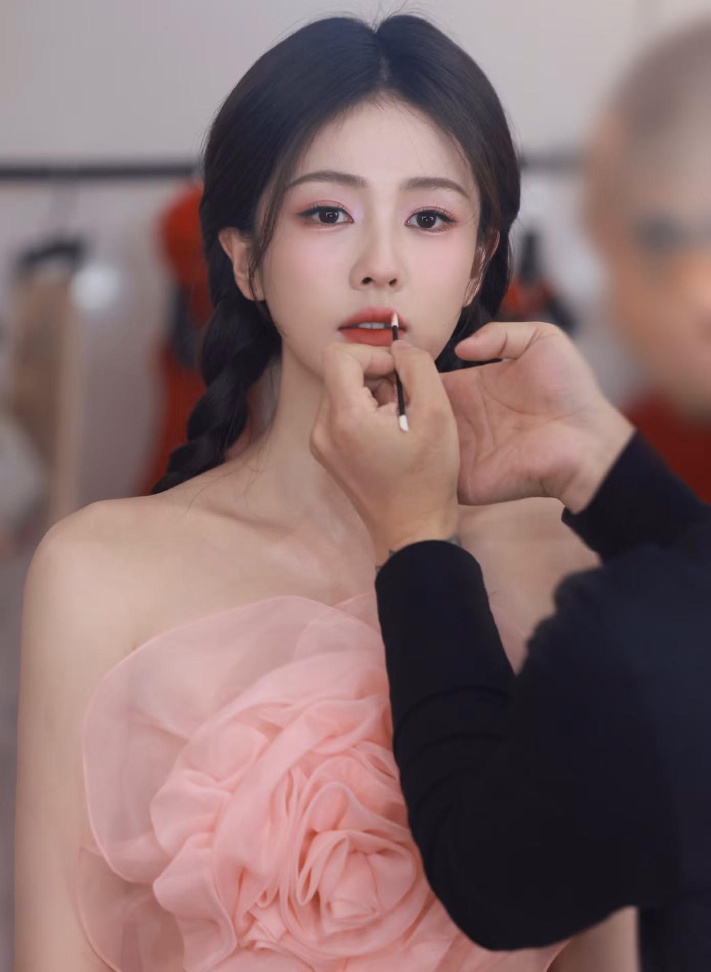 Ngoài các bộ phim ngôn tình, Bạch Lộc còn được kỳ vọng có bước đột phá mới mẻ với tác phẩm thuộc dòng phim chính kịch Bắc Thượng. Trong trailer, cô sẵn sàng cắt tóc ngắn, tạo hình nam tính đen nhẻm để phù hợp với bối cảnh nhân vật.