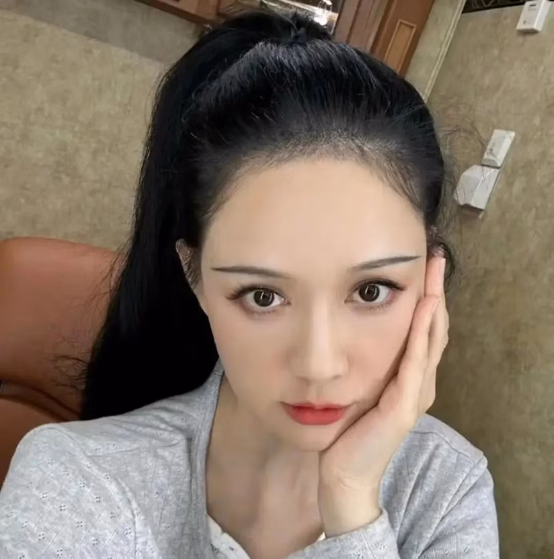 Nữ diễn viên níu kéo thanh xuân bằng loạt ảnh đã qua app làm đẹp.
