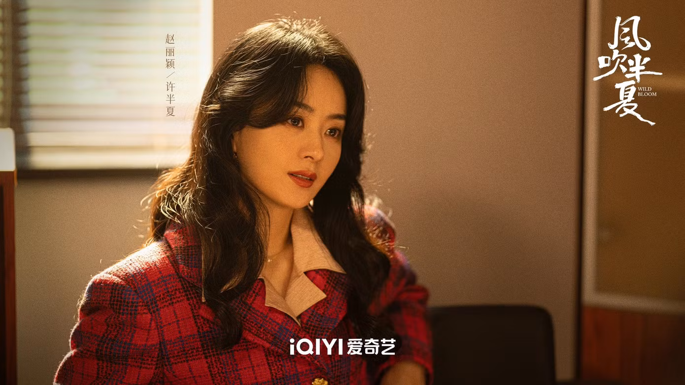 Triệu Lệ Dĩnh trong Gió thổi Bán Hạ diễn tốt, đất diễn nhiều nhưng phải chịu thua trước Ngô Việt chỉ có 100 cảnh trong Huyện ủy.