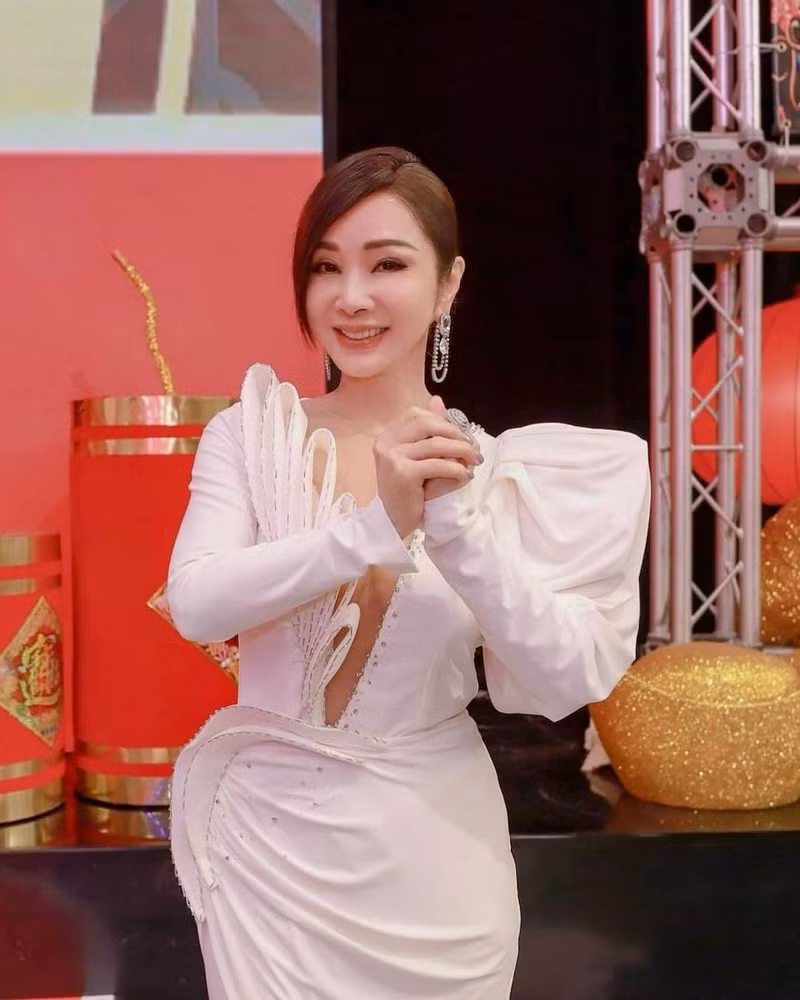 Trần Mỹ Phượng từng là hoa hậu tại Đài Loan, Trung Quốc. Vóc dáng tuổi U70 của cô khiến nhiều khán giả kinh ngạc.
