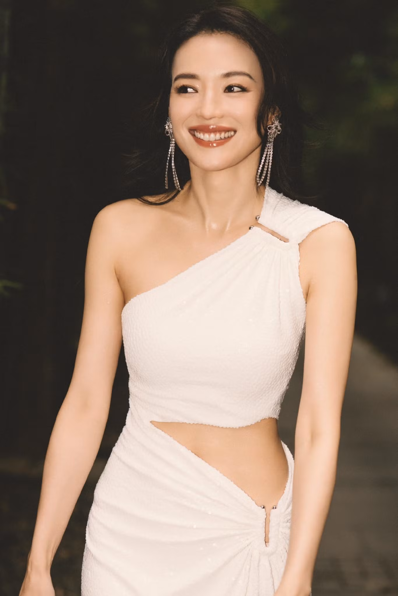 Thư Kỳ trẻ trung dù đã bước sang tuổi 50 nhờ chế độ ăn kiêng nghiêm ngặt.