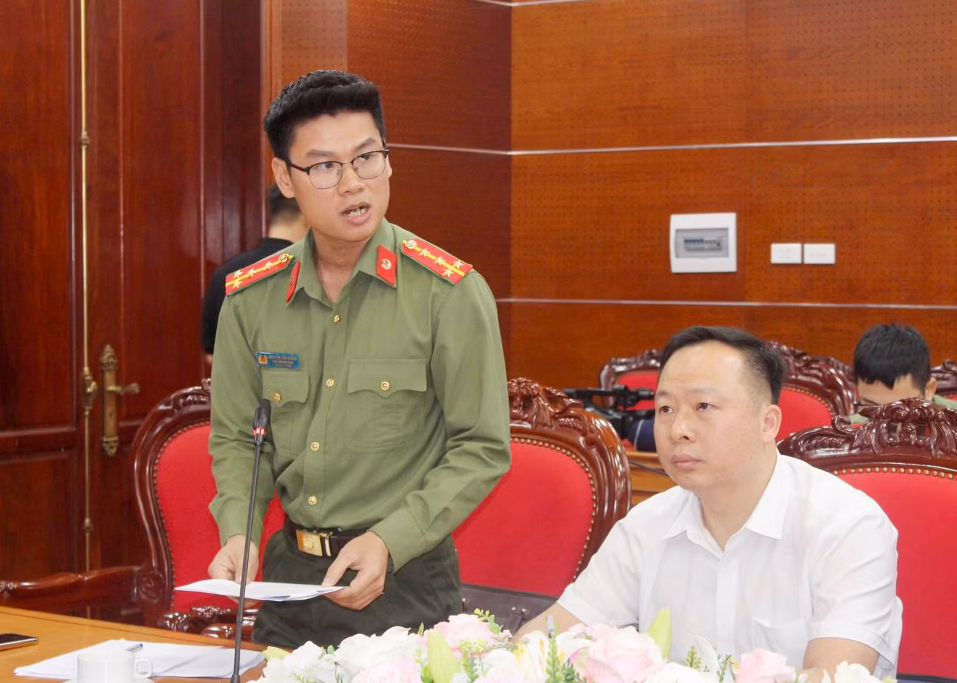 Đoàn viên thanh niên nêu ý kiến tại hội nghị đối thoại. Đoàn viên thanh niên nêu ý kiến tại hội nghị đối thoại.