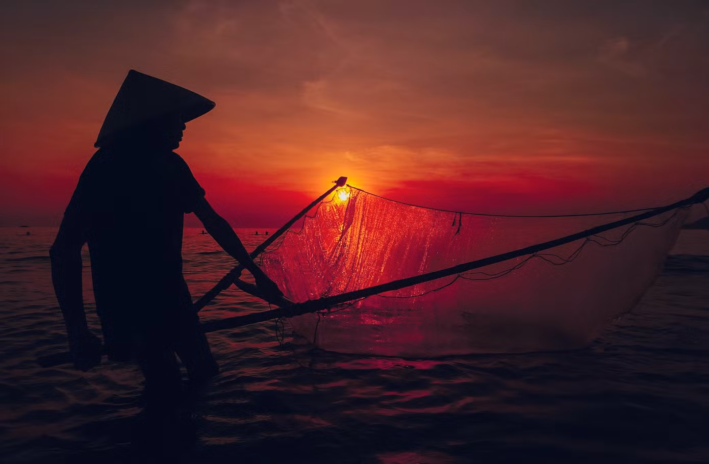 Về với Cửa Lò năm 2023, du khách sẽ thấy một đô thị biển khác xưa. Điều ấn tượng đầu tiên khi du khách về với Cửa Lò năm nay đó là sẽ cảm nhận được một không gian thoáng đãng, trong lành hơn, bởi toàn bộ bãi biển được trả lại mặt bằng, không còn cảnh các ki-ốt che khuất tầm nhìn ra biển.