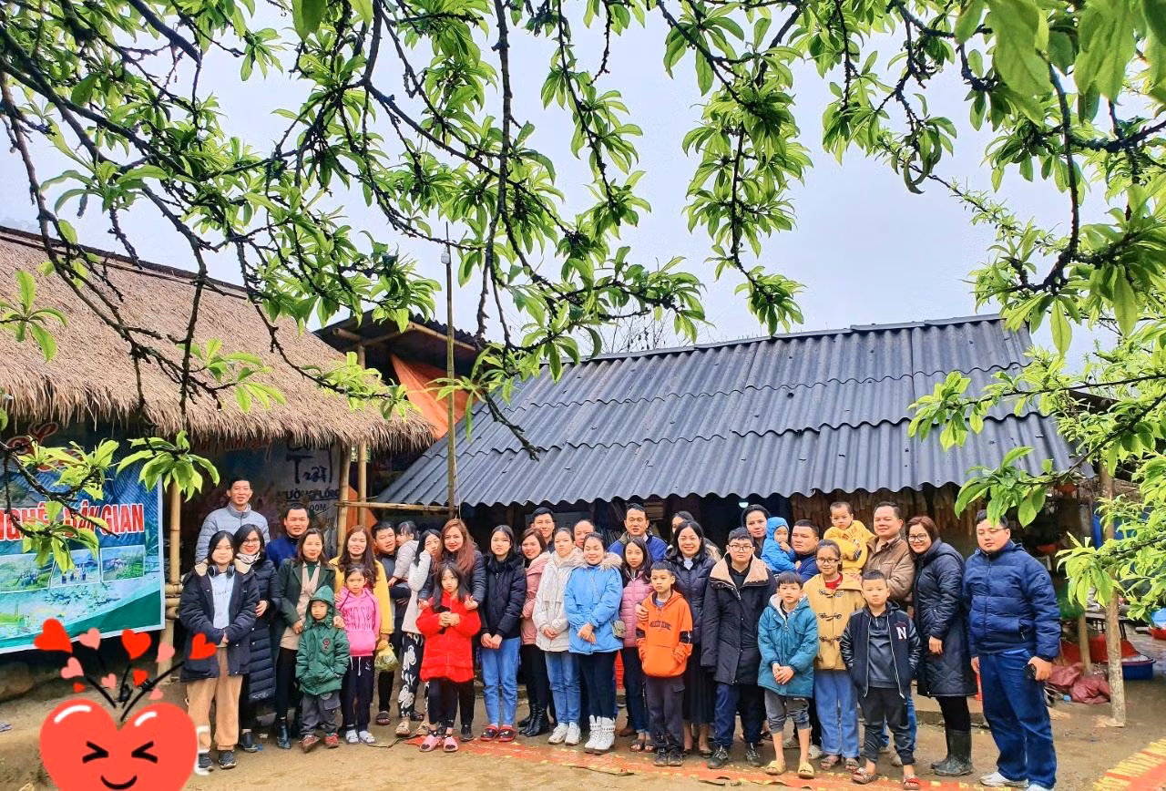 Trung bình, gia đình chị đón từ 50-100 lượt khách, trong đó có khoảng 30 khách lưu trú lại. Trung bình, gia đình chị đón từ 50-100 lượt khách, trong đó có khoảng 30 khách lưu trú lại.