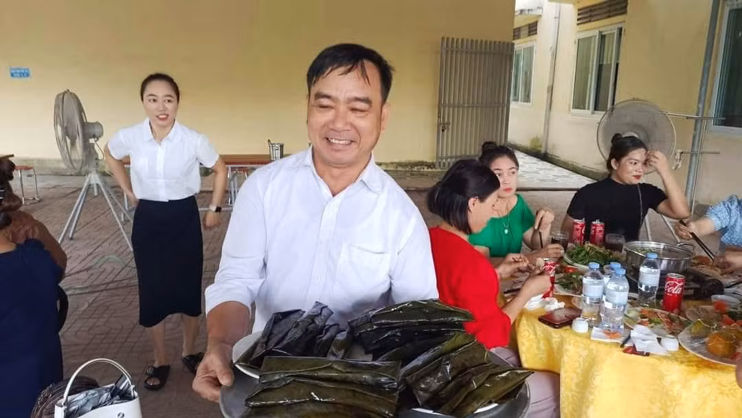 Và là món ăn không thể thiếu ở làng quê Quỳnh Thạch và vùng lân cận dịp lễ Tết, tiệc cưới hỏi...