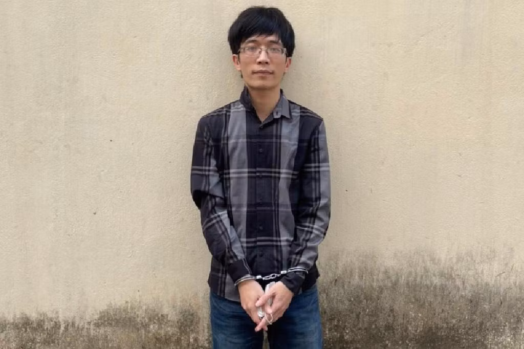 Hồ Sơn Tùng tại cơ quan công an