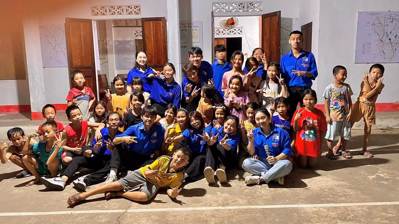 Các đội hình thanh niên tình nguyện còn tổ chức hơn 1.800 buổi sinh hoạt hè cho các em thiếu nhi trên địa bàn dân cư, 162 buổi tuyên truyền trang bị kiến thức, kỹ năng phòng chống đuối nước, tai nạn thương tích và xâm hại trẻ em; tuyên truyền phòng chống cháy rừng, phòng chống ma túy và an toàn giao thông; tư vấn, trợ giúp pháp lý cho trẻ em; duy trì sinh hoạt các CLB, tổ, đội, nhóm thanh niên tình nguyện theo sở thích...