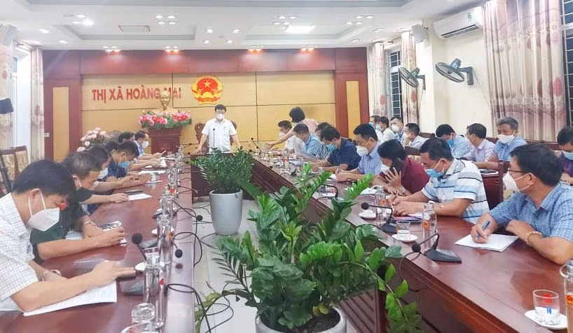 Ban Chỉ đạo phòng, chống dịch COVID-19 tỉnh Nghệ An làm việc tại thị xã Hoàng Mai
