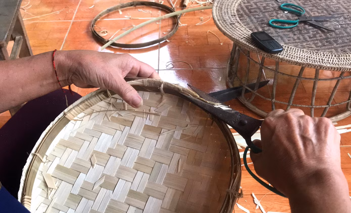 Năm 2015, Hợp tác xã mây tre đan bản Diềm đã ra đời. Bà con còn nghiên cứu những sản phẩm với mẫu mã mới, nhằm hướng tới những thị trường khó tính.