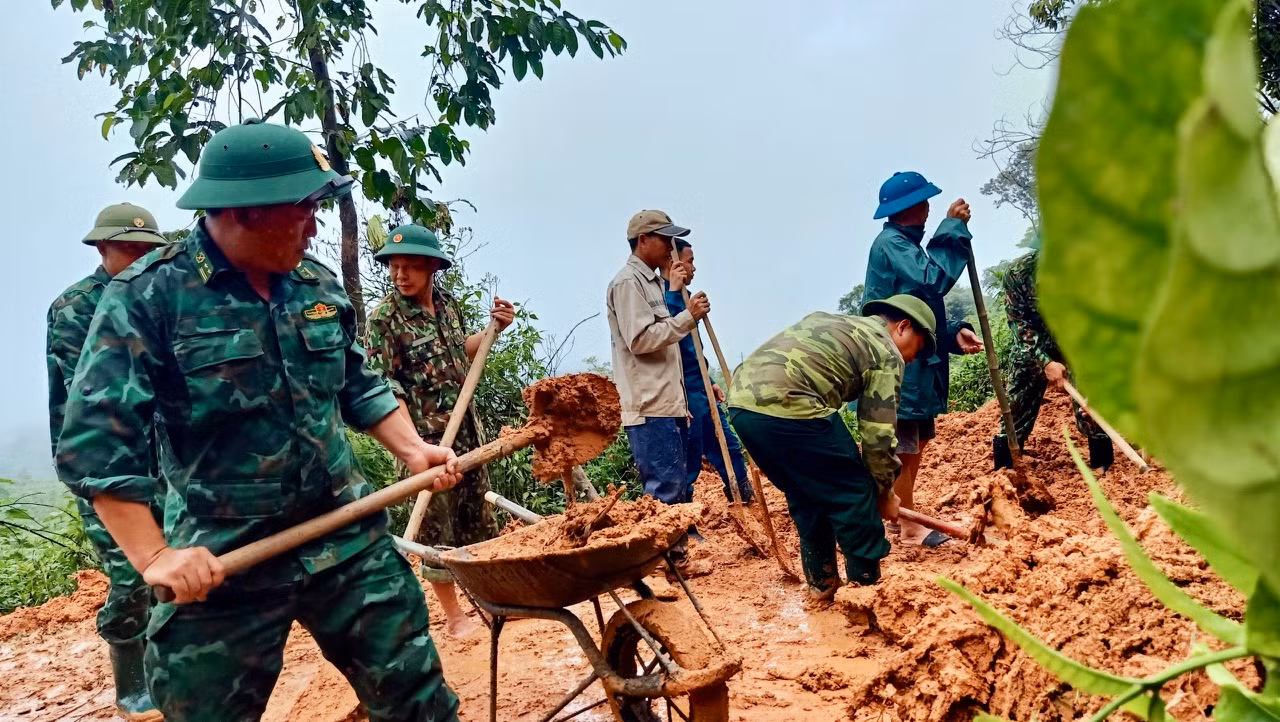 Theo báo cáo của Ban chỉ huy Phòng Chống thiên tai và Tìm kiếm cứu nạn tỉnh Nghệ An, mưa, lũ đã khiến 13 vị trí trên quốc lộ bị ngập (trong đó đóng đường 5 vị trí); 187 vị trí sạt lở taluy âm, taluy dương (hiện nay đã thông tuyến).