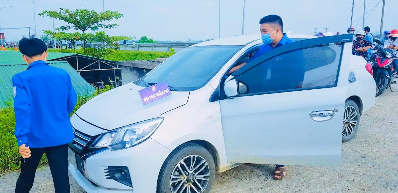 Theo Bí thư Huyện Đoàn Thanh Chương Nguyễn Tư Hải Phong cho biết, sau khi có chỉ đạo từ Ban thường vụ Tỉnh đoàn và lãnh đạo huyện, Huyện đoàn đã lập kế hoạch xây dựng chương trình "Tiếp sức mùa thi" với gần 400 tình nguyện viên tham gia tại 7 điểm thi trên địa bàn. Các đội nhóm tình nguyện viên sẽ hỗ trợ, giúp đỡ thí sinh cả trước và sau kỳ thi.
