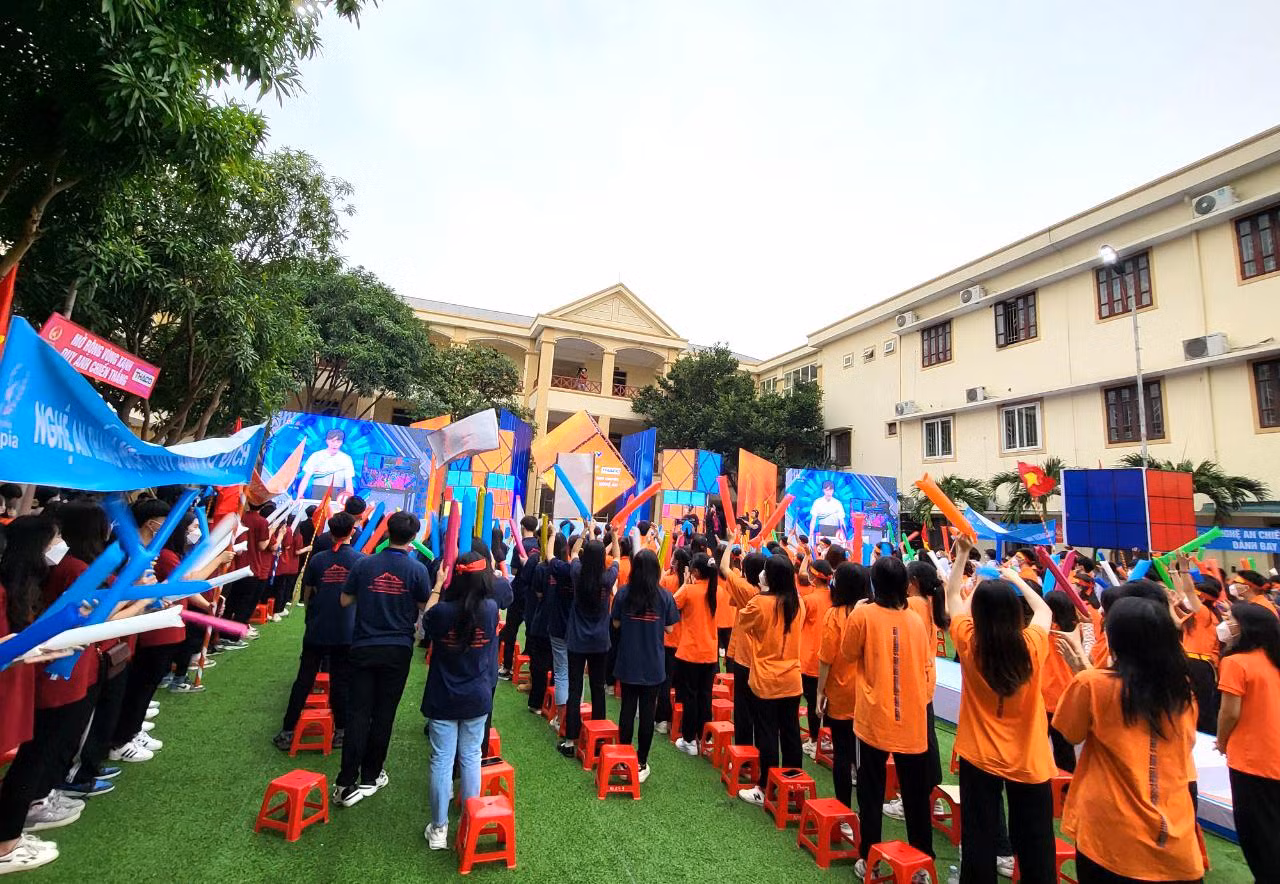 Trận chung kết cuộc thi Đường lên đỉnh Olympia được nối điểm cầu từ Đài Truyền hình Việt Nam và 4 điểm cầu khác tại Trường THPT chuyên Khoa học tự nhiên - Đại học Khoa học tự nhiên - Đại học Quốc gia Hà Nội, Trường THPT Chuyên ngoại ngữ - Đại học Ngoại ngữ - Đại học Quốc gia Hà Nội, Trường THPT Bạch Đằng (Quảng Ninh) và Trường THPT chuyên Phan Bội Châu.