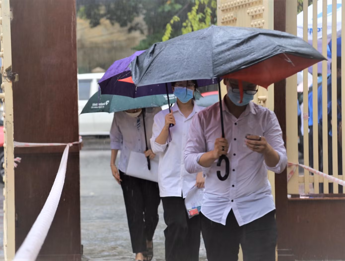 Toàn tỉnh Nghệ An có 68 điểm thi chính thức ở 21 huyện, thị, thành với 1.598 phòng thi. Ngành Giáo dục Nghệ An đã huy động gần 6.000 cán bộ coi thi và làm nhiệm vụ thi.