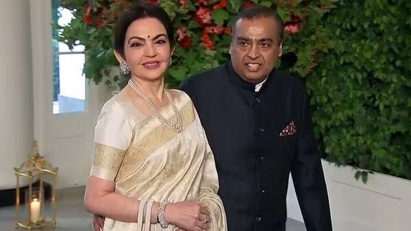 Chủ tịch Reliance Mukesh Ambani cùng vợ Nita Ambani đến tham dự Quốc yến tại Nhà Trắng ở Washington DC, Mỹ vào ngày 22/6/2023. Ảnh: ANI.