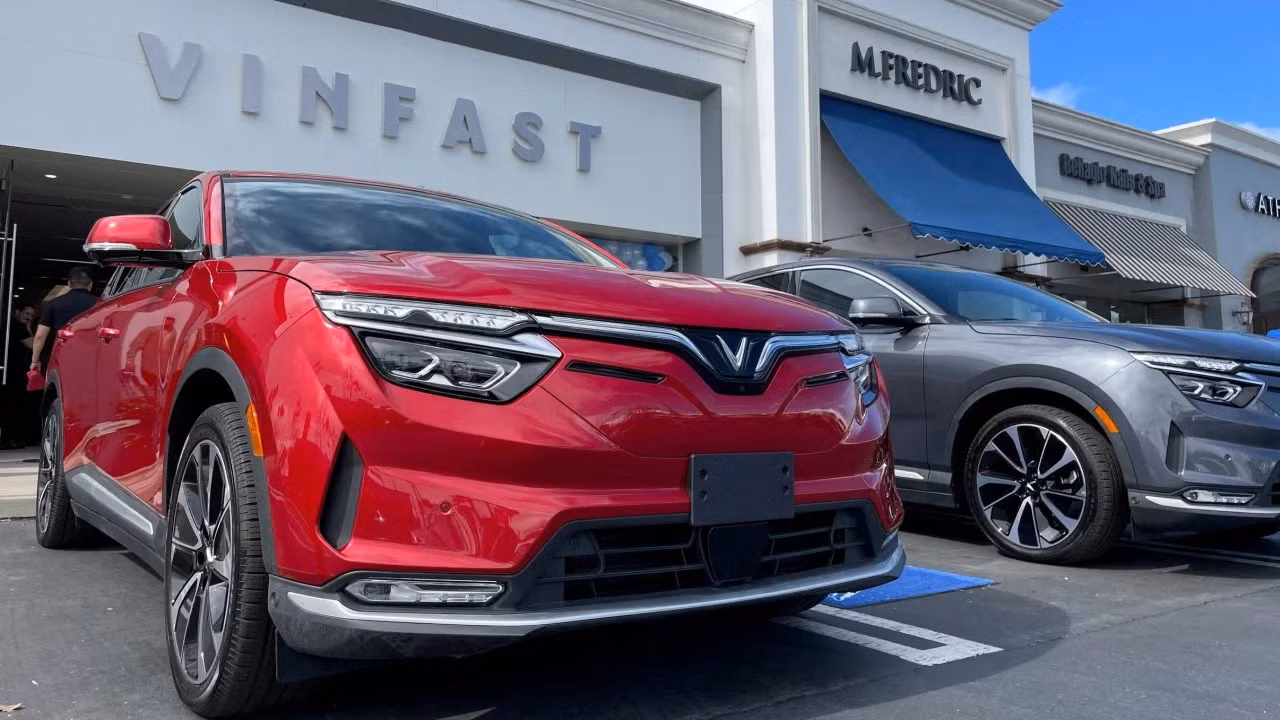 Xe điện VinFast đỗ tại Los Angeles, Mỹ ngày 1/3. Ảnh: Reuters.