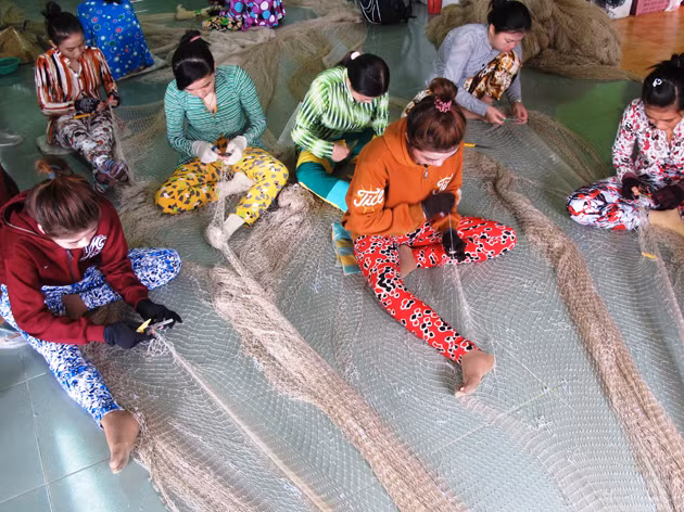 Dịch vụ hậu cần nghề cá ở Sông Đốc rất phát triển