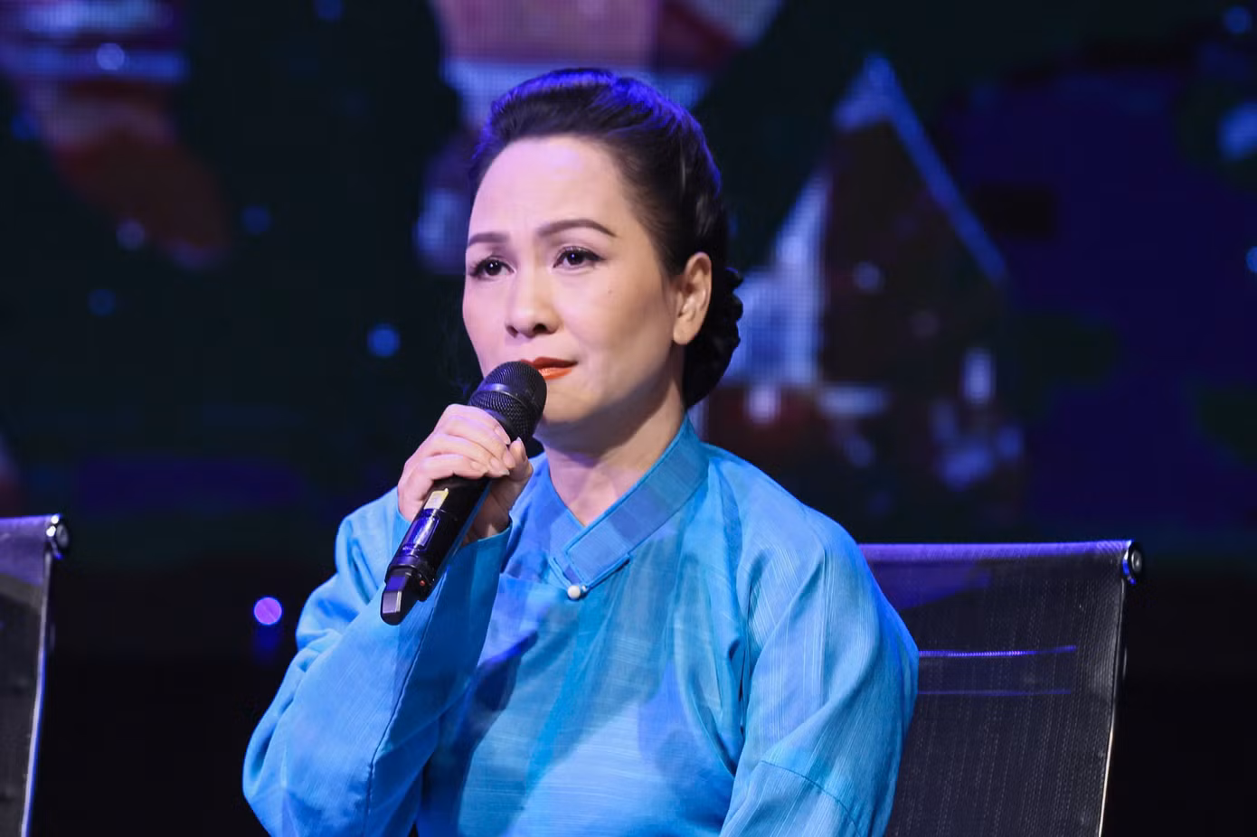 Tổng đạo diễn, NSƯT Cao Ngọc Ánh (trái) và NSƯT Thanh Tâm xúc động chia sẻ về quá trình xây dựng nhạc kịch "Lửa từ đất".