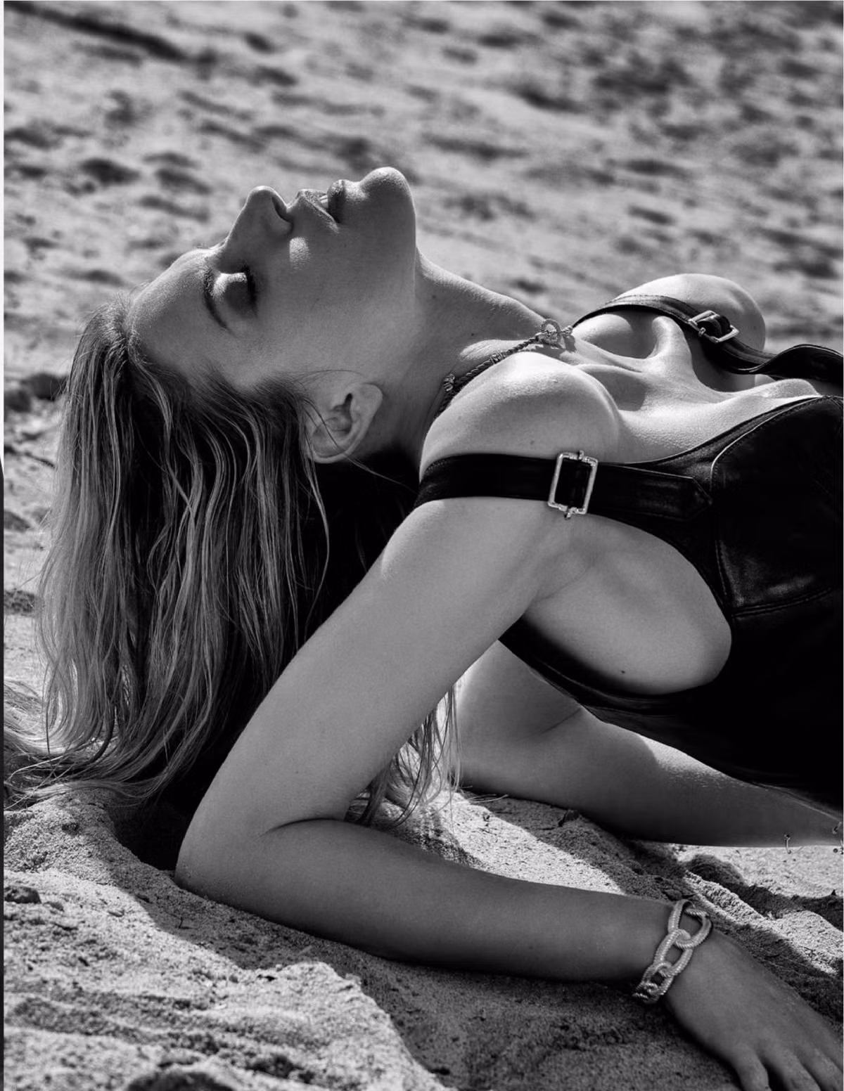 Martha Hunt phô đường cong thần vệ nữ khiến người xem mê mẩn ảnh 3