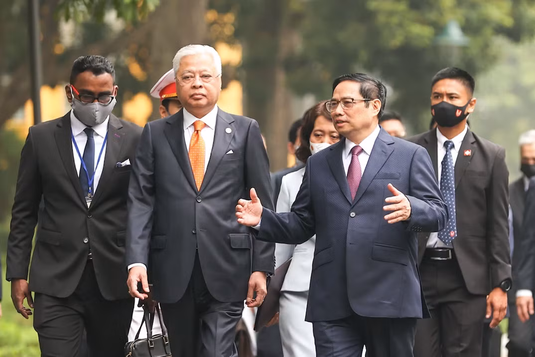 Thủ tướng Phạm Minh Chính đón Thủ tướng Malaysia Dato’ Sri Ismail Sabri Yaacob. (Ảnh: Đoàn Bắc)