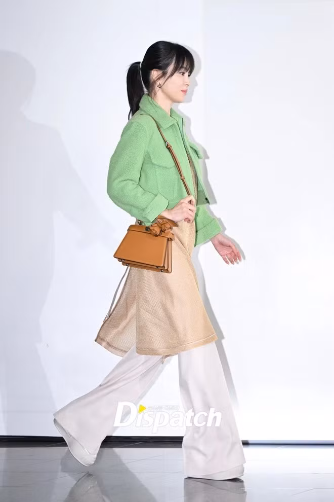 Sự kiện khai trương cửa hàng của thương hiệu Fendi ngày 8/2 trở thành chủ đề được công chúng quan tâm khi có sự góp mặt của nhiều ngôi sao đình đám showbiz Hàn như Song Hye Kyo, Lee Min Ho, Kim Dami, Park Hyung Sik, Sunmi, Yuqi (G)I-DLE, Ahn Yujin (IVE)…