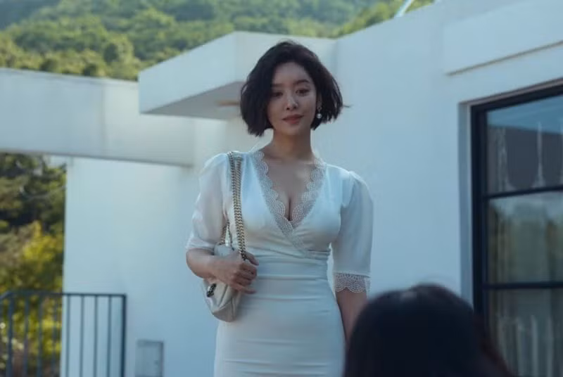 Bộ trang phục của Cha Joo Young ở phân đoạn này được thay đổi trong phút chót theo yêu cầu của đạo diễn. Ảnh: KB.