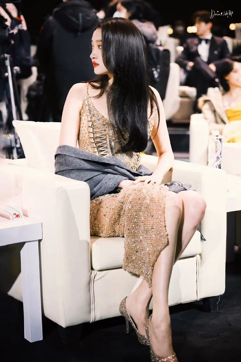 Mỹ nhân 25 tuổi thu hút mọi ánh nhìn nhờ thần thái kiêu kỳ, sang trọng. Ảnh: Weibo.