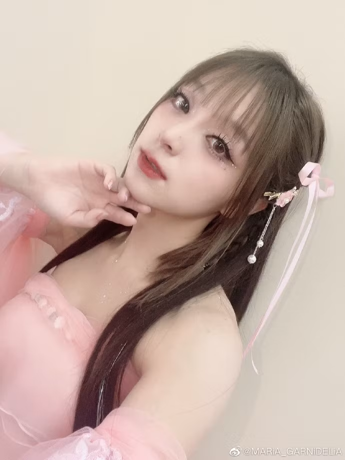 Maria sinh năm 1992, tên đầy đủ là Maria Mai Mizuhashi, bắt đầu sự nghiệp ca hát trong nhóm nhạc Harajuku BJ Girls (tên khác là Chix Chicks). Thời gian hoạt động trong nhóm, Maria có nhiều ca khúc quảng bá cho các bộ anime như Brand New Morning (phim Kamisama Kazoku), Dream Maiden (phim Dōjin Work), Kaze no Message và Message of the Wind - bài hát chủ đề Pokémon: Diamond and Pearl. Maria sinh năm 1992, tên đầy đủ là Maria Mai Mizuhashi, bắt đầu sự nghiệp ca hát trong nhóm nhạc Harajuku BJ Girls (tên khác là Chix Chicks). Thời gian hoạt động trong nhóm, Maria có nhiều ca khúc quảng bá cho các bộ anime như Brand New Morning (phim Kamisama Kazoku), Dream Maiden (phim Dōjin Work), Kaze no Message và Message of the Wind - bài hát chủ đề Pokémon: Diamond and Pearl.