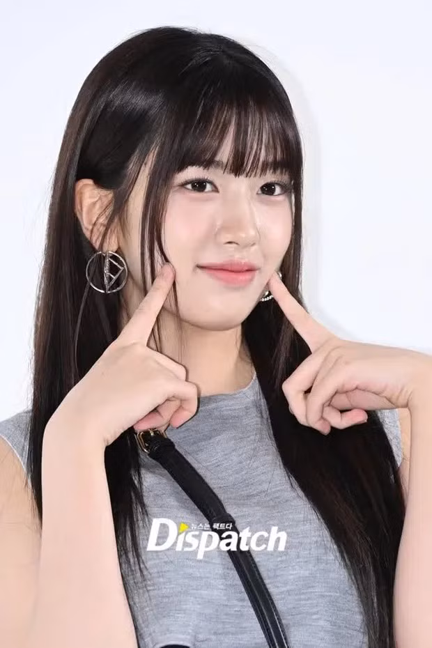 Ahn Yujin (IVE) xuất hiện tươi trẻ tại sự kiện.