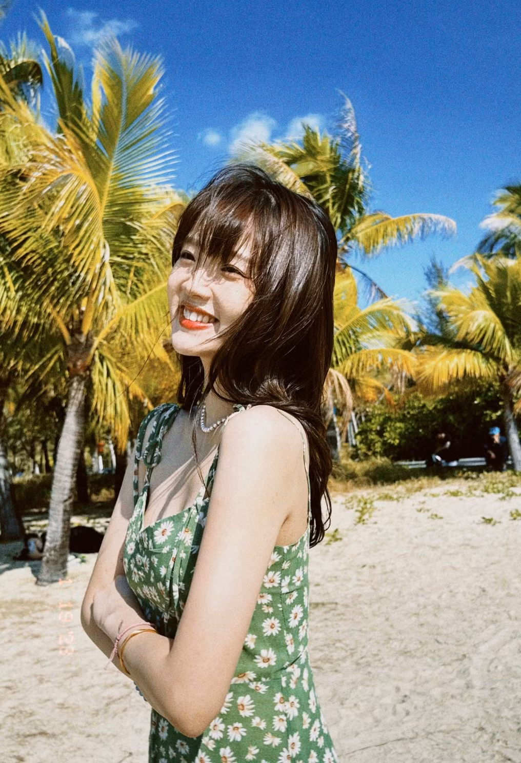 Trương Miểu Di được đánh giá cao hơn ở tạo hình hiện đại. Trước đó, nữ diễn viên đã tham gia phim cổ trang nhưng hiệu ứng không như mong muốn. Theo Sina, dự án điện ảnh Hồng lâu mộng 2023 có vốn đầu tư hơn 200 triệu NDT (hơn 660 tỷ đồng) và kỳ vọng đạt kỷ lục doanh thu phòng vé.