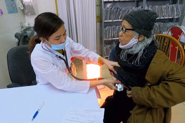 Các bệnh viện 'hối hả' chống rét cho người bệnh ảnh 2