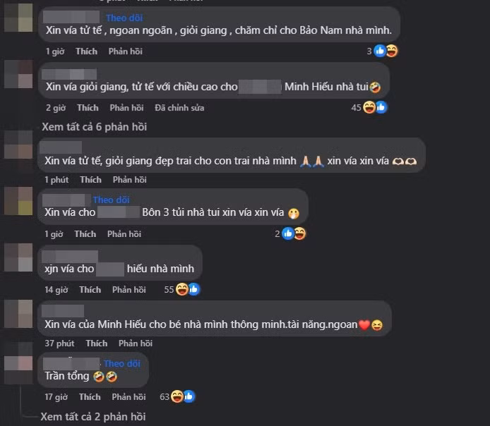 Khán giả tràn vào thành tâm "xin vía" cho bản thân hay con cái.