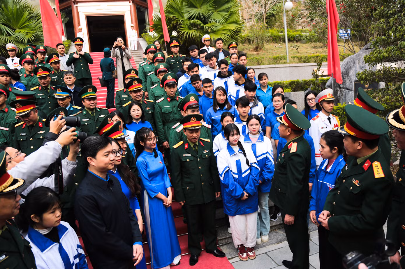 Chương trình cũng là dịp khơi dậy truyền thống, đạo lý “uống nước nhớ nguồn”, phát huy tinh thần xung kích, sáng tạo, khát vọng cống hiến, quyết tâm hoàn thành xuất sắc nhiệm vụ của cán bộ, đoàn viên thanh niên.