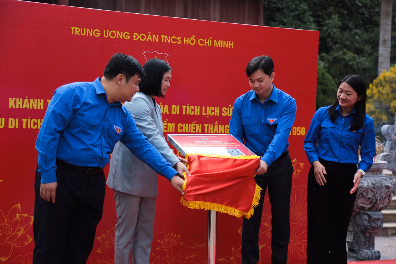 Tại đây, lãnh đạo T.Ư Đoàn, Bí thư Huyện ủy Thạch An, Tỉnh Đoàn Cao Bằng cùng tổ chức khánh thành công trình số hóa di tích lịch sử, địa chỉ đỏ tại Khu di tích Quốc gia đặc biệt, địa điểm chiến thắng biên giới 1950.